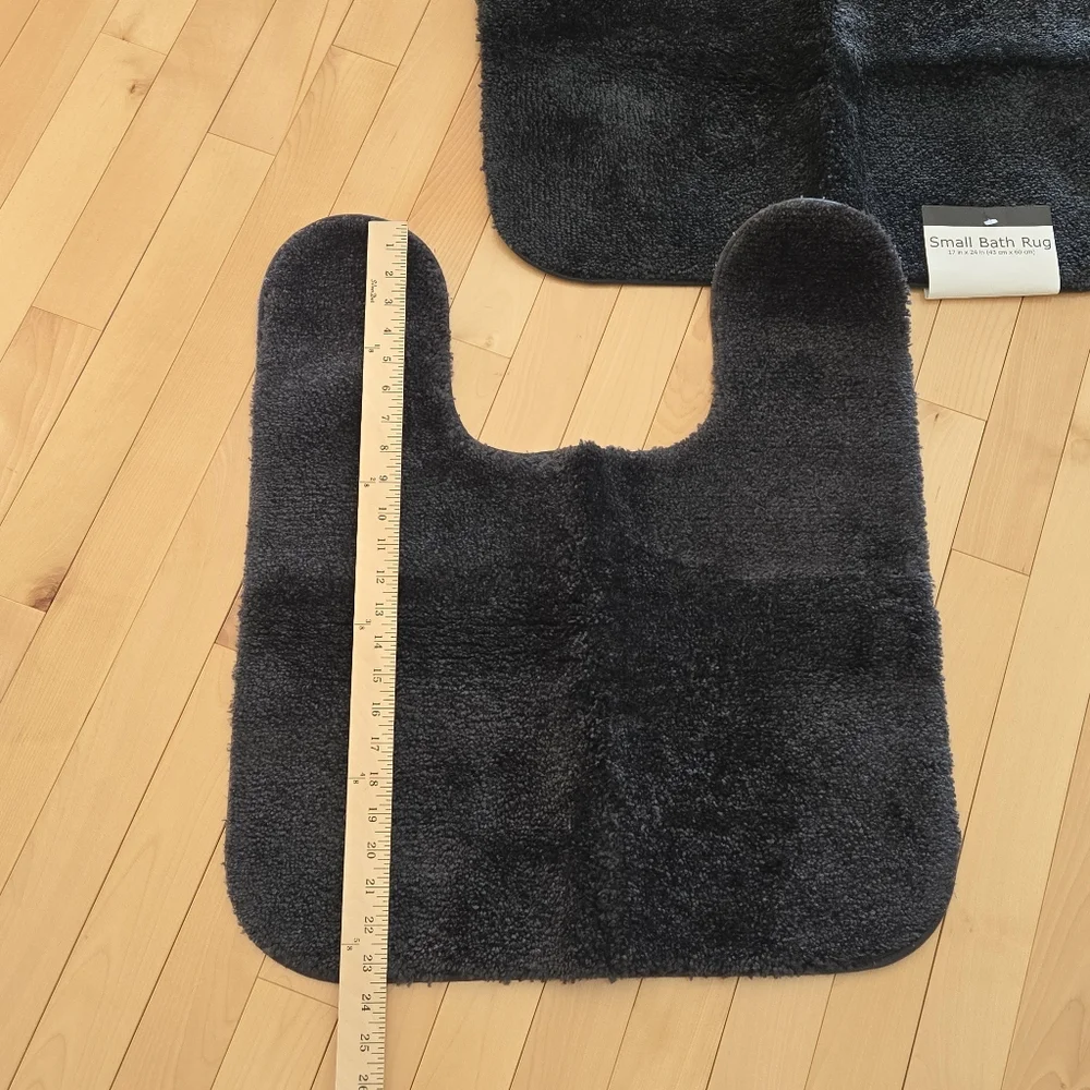 2‑Piece Plush Bathroom Rug Set – Black – New With Tags